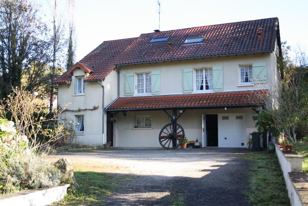 Chambre D'Hotes Les Chenes Chaptelat Exterior photo