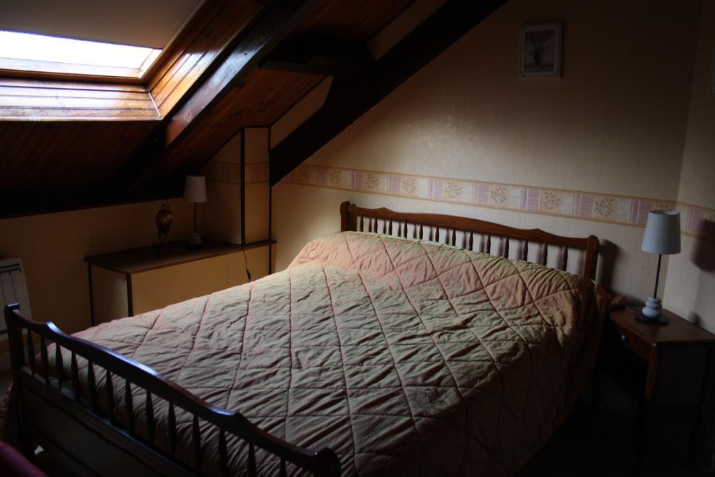 Chambre D'Hotes Les Chenes Chaptelat Room photo